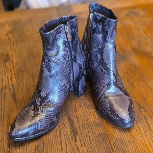MARC FISHER Women's Dyvine Ankle Boot -size 7.5 - Gray & Black Snakeskin